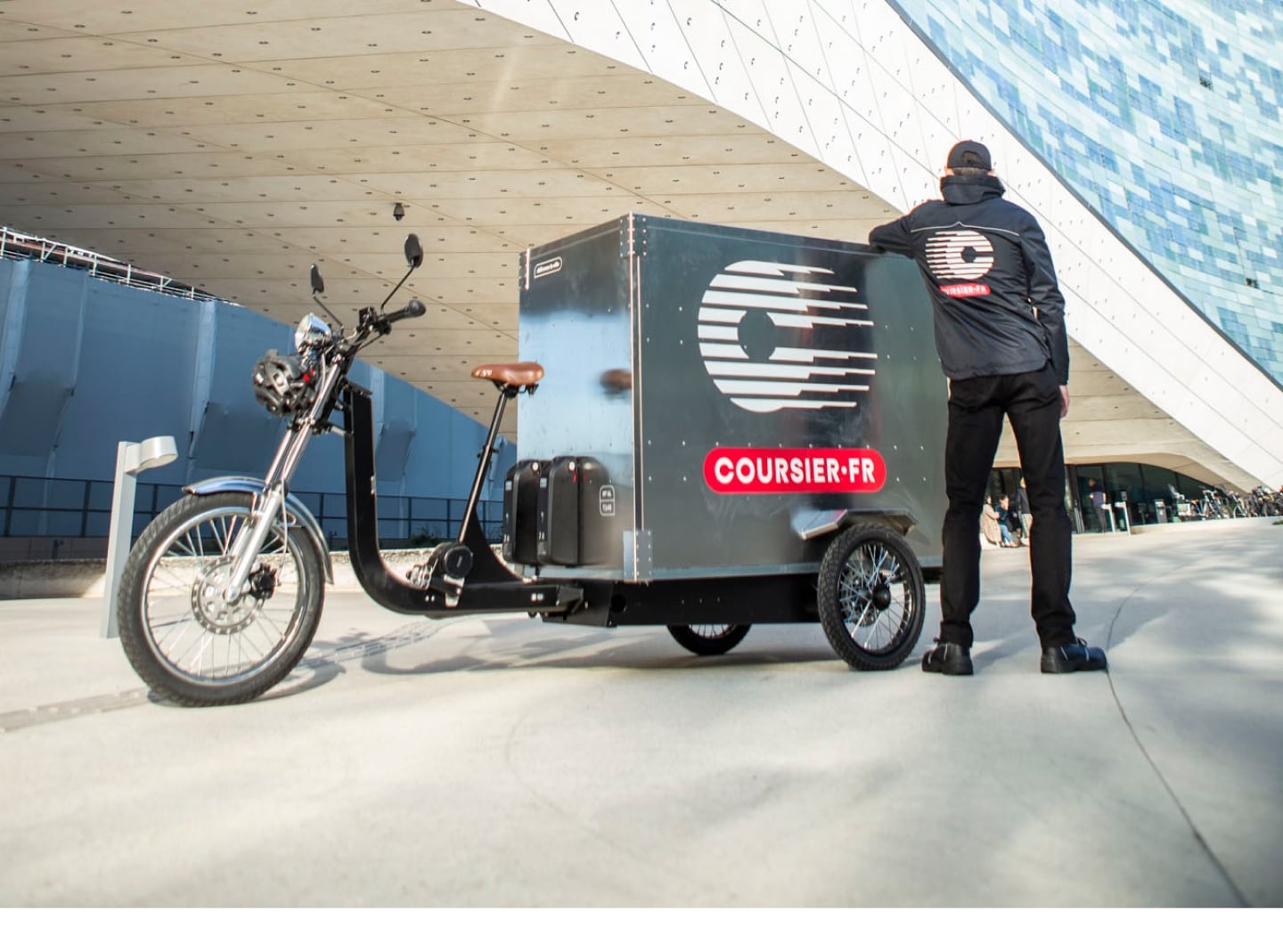 lance toi.
prends la route, deviens
coursier.